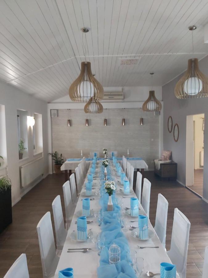 Restauracia-Penzion Altana Nyitraludány Kültér fotó